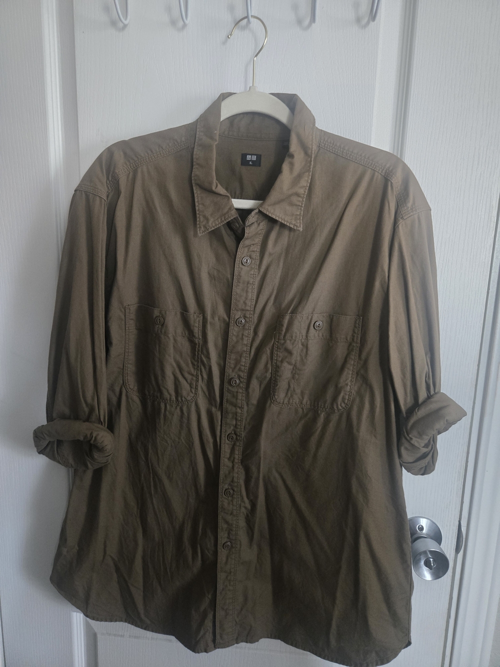 Uniqlo Men's Casual Button-Down Shirt in Olive Green